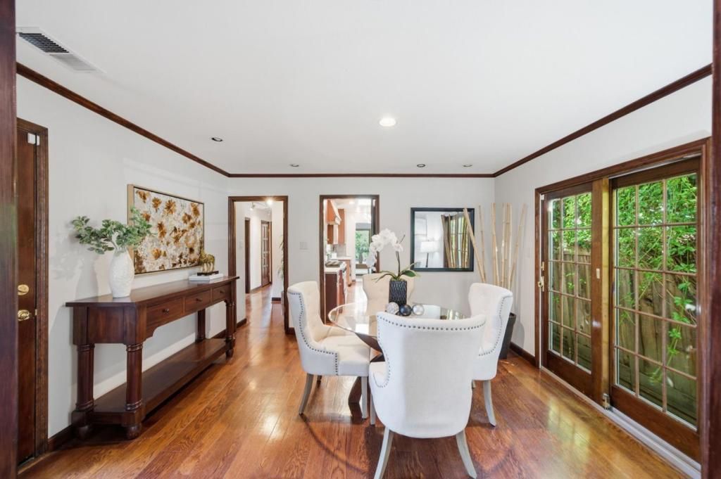 Image 11 of property listing at 2108 Howard Avenue, San Carlos, CA 94070