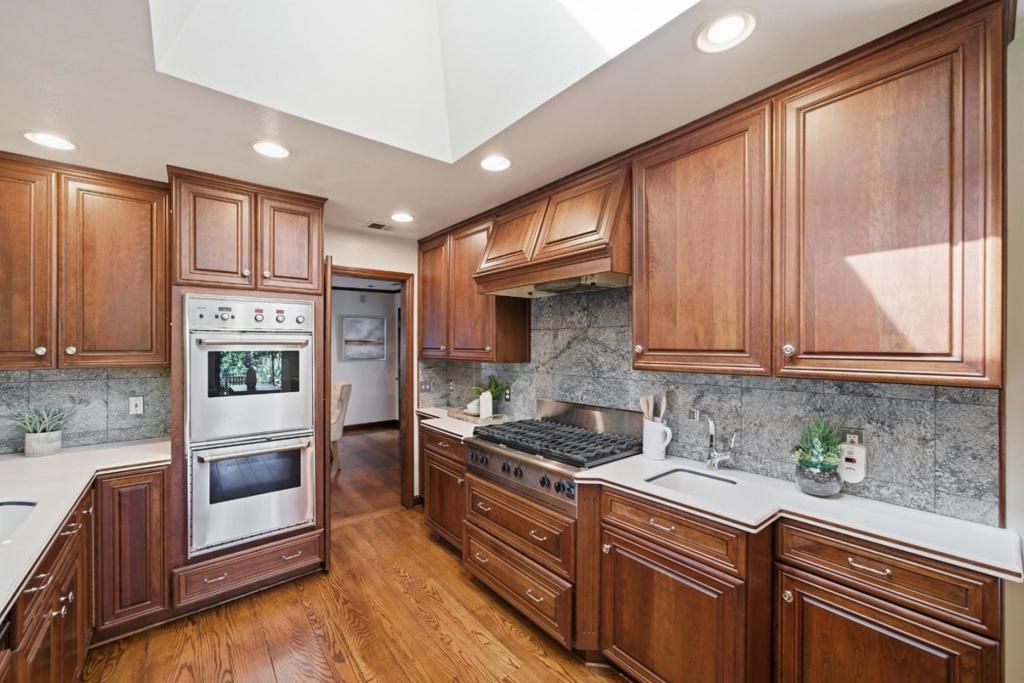 Image 16 of property listing at 2108 Howard Avenue, San Carlos, CA 94070