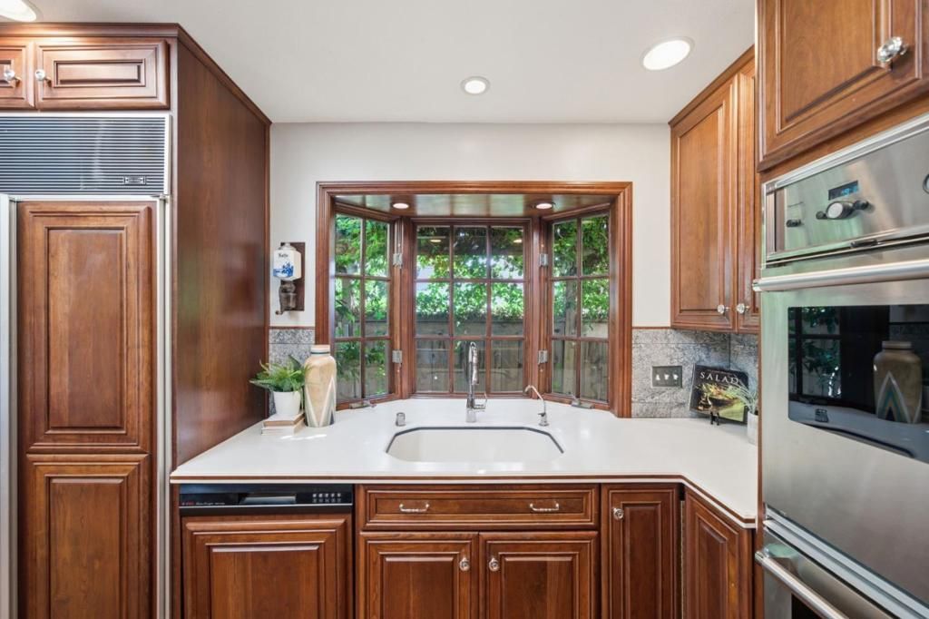 Image 19 of property listing at 2108 Howard Avenue, San Carlos, CA 94070