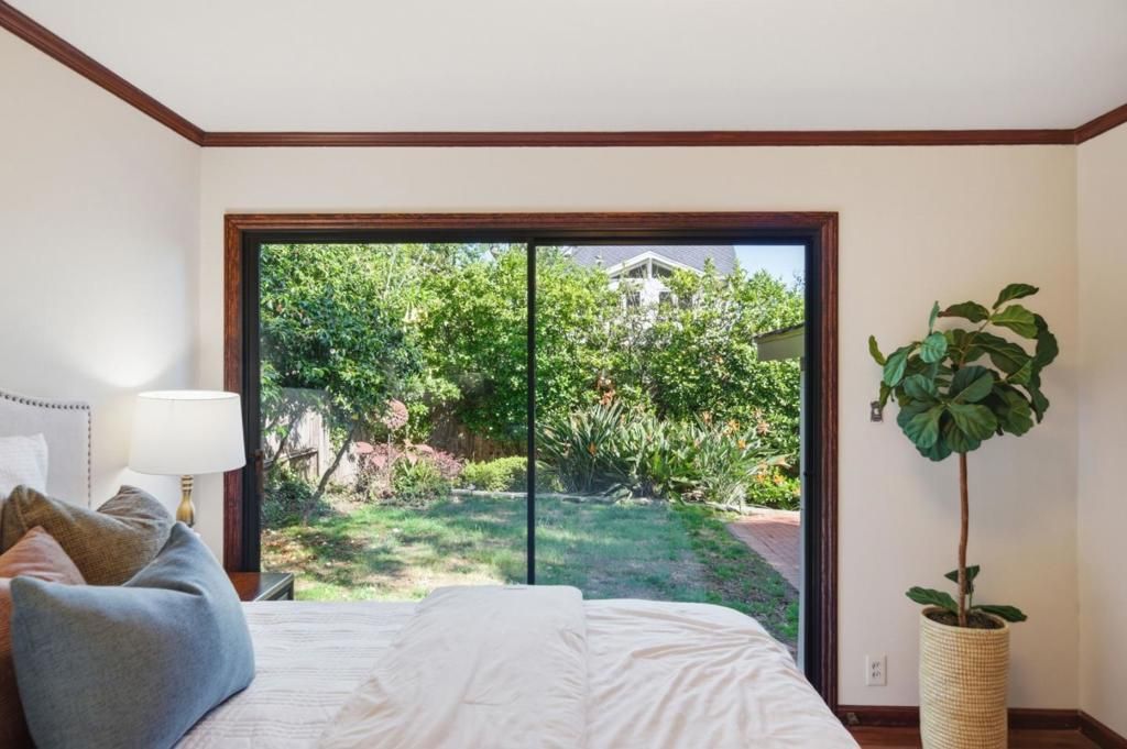 Image 27 of property listing at 2108 Howard Avenue, San Carlos, CA 94070