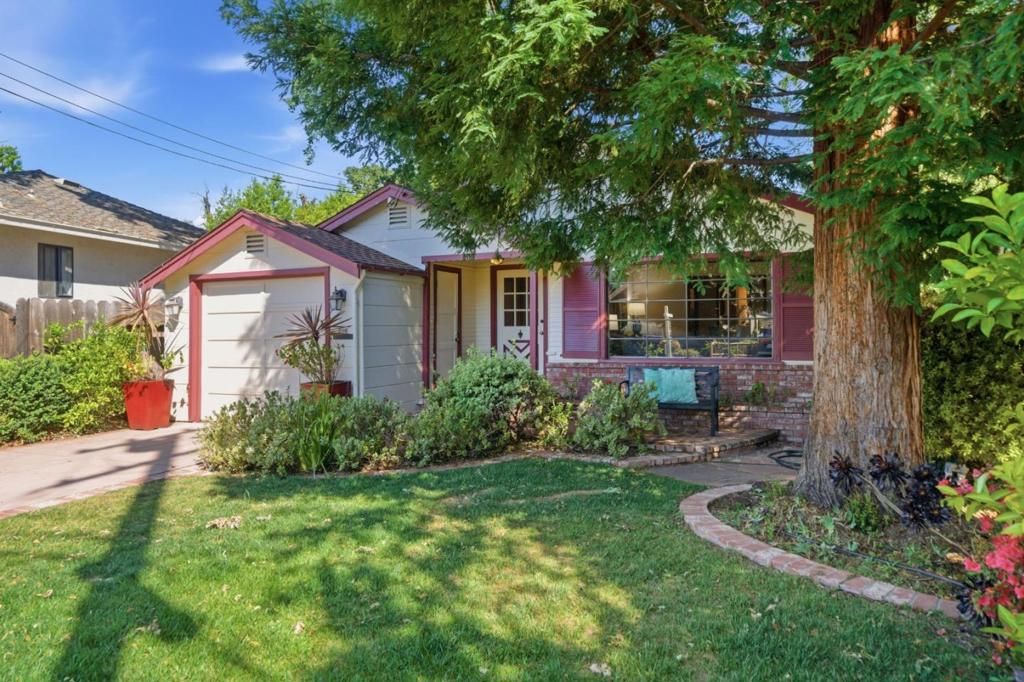 Image 3 of property listing at 2108 Howard Avenue, San Carlos, CA 94070