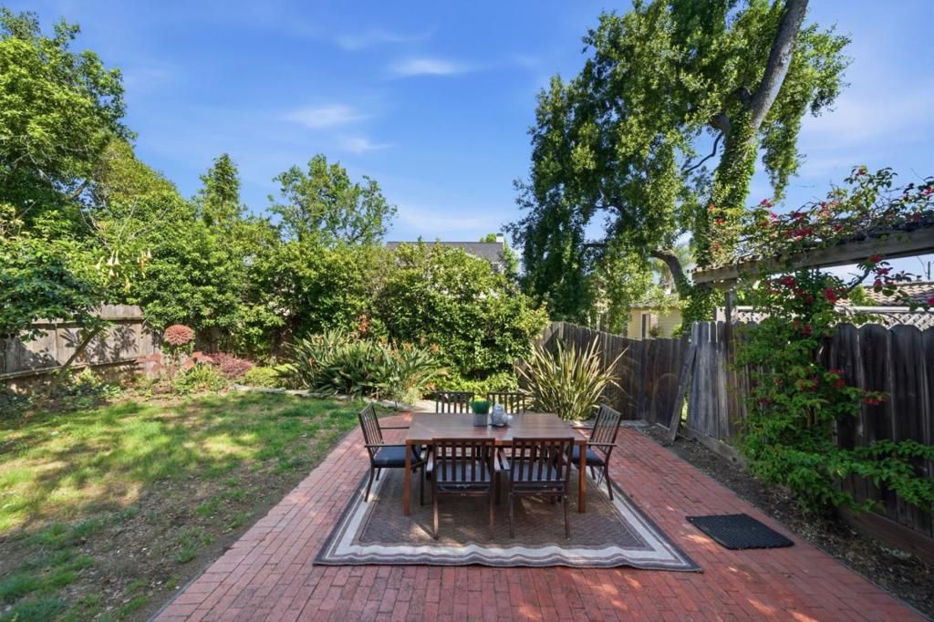 Image 31 of property listing at 2108 Howard Avenue, San Carlos, CA 94070