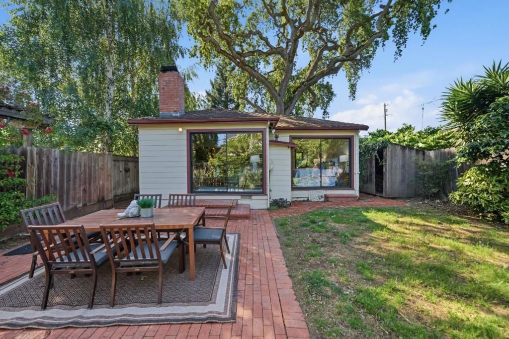 Image 33 of property listing at 2108 Howard Avenue, San Carlos, CA 94070