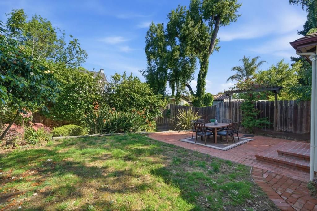 Image 35 of property listing at 2108 Howard Avenue, San Carlos, CA 94070