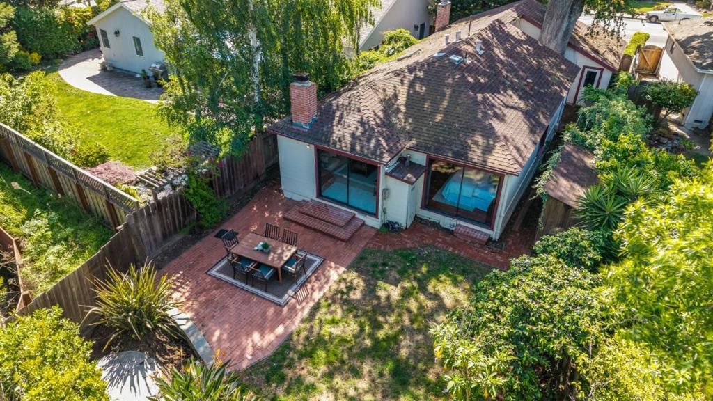 Image 39 of property listing at 2108 Howard Avenue, San Carlos, CA 94070