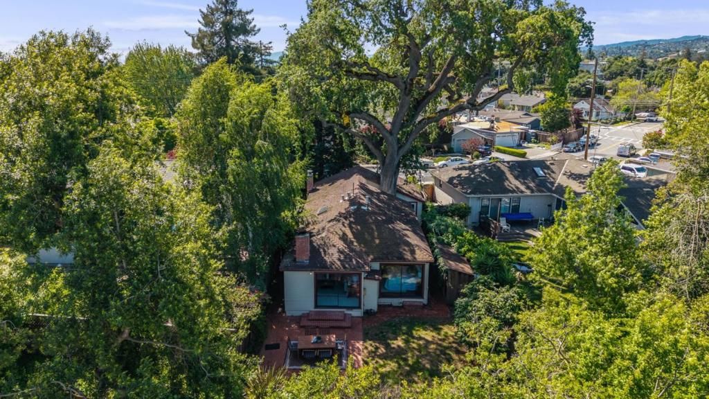 Image 40 of property listing at 2108 Howard Avenue, San Carlos, CA 94070