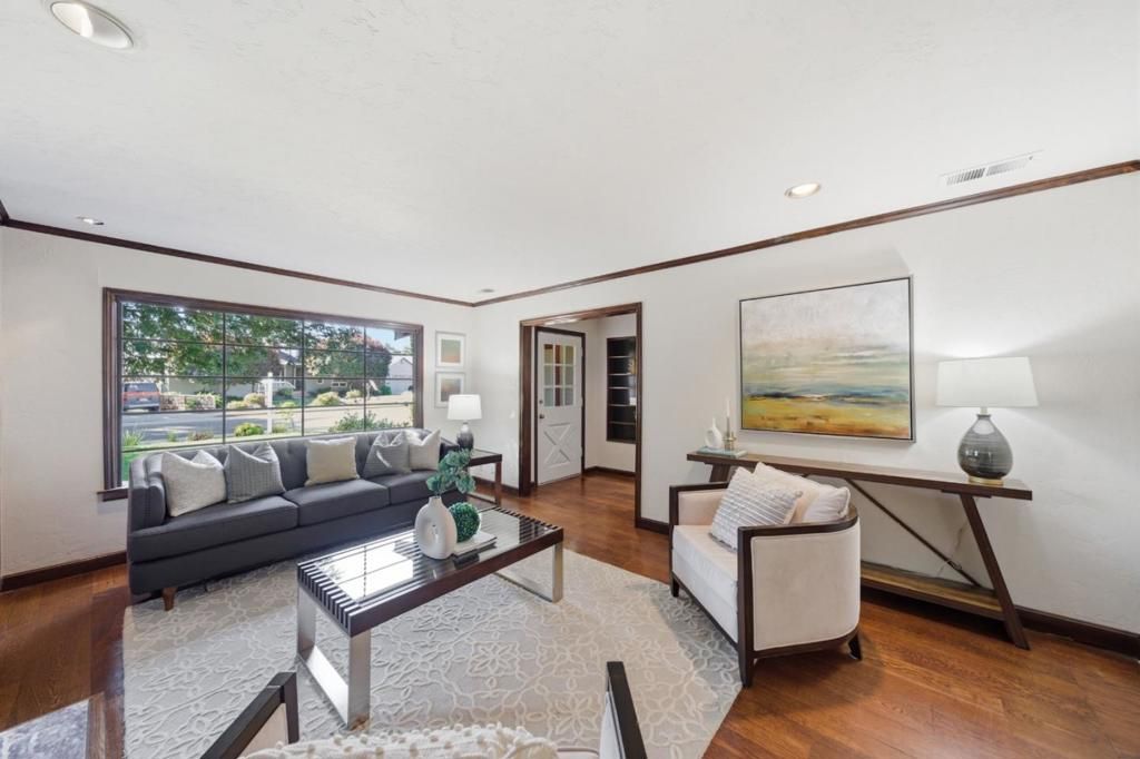 Image 7 of property listing at 2108 Howard Avenue, San Carlos, CA 94070