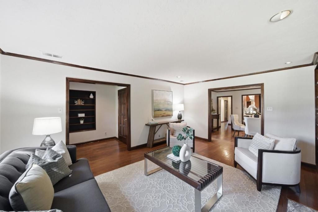 Image 8 of property listing at 2108 Howard Avenue, San Carlos, CA 94070