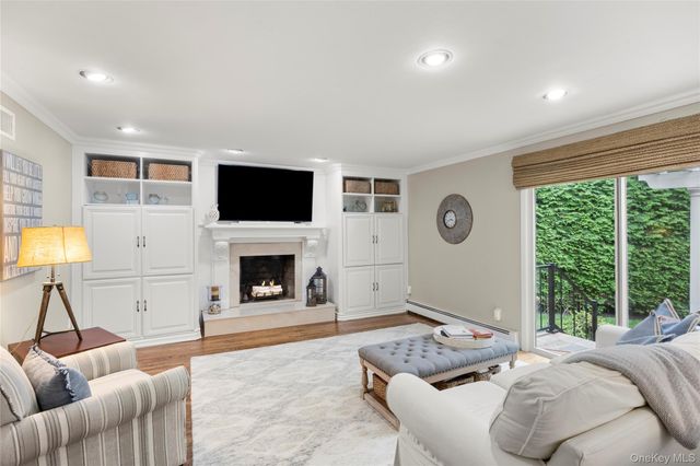 8 Quaker Hill Road, Stony Brook, NY 11790