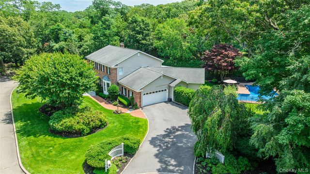 8 Quaker Hill Road, Stony Brook, NY 11790