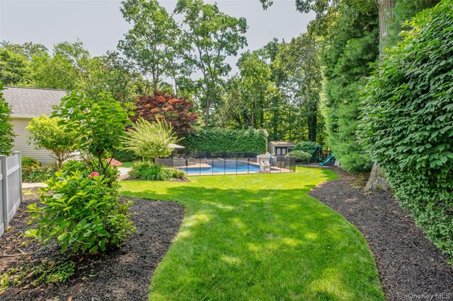 8 Quaker Hill Road, Stony Brook, NY 11790