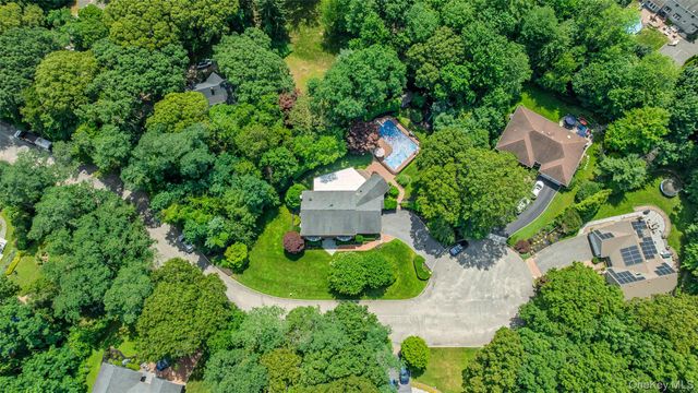 8 Quaker Hill Road, Stony Brook, NY 11790