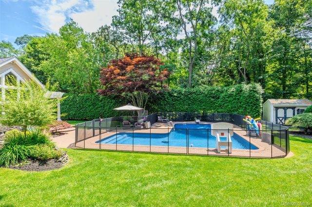8 Quaker Hill Road, Stony Brook, NY 11790