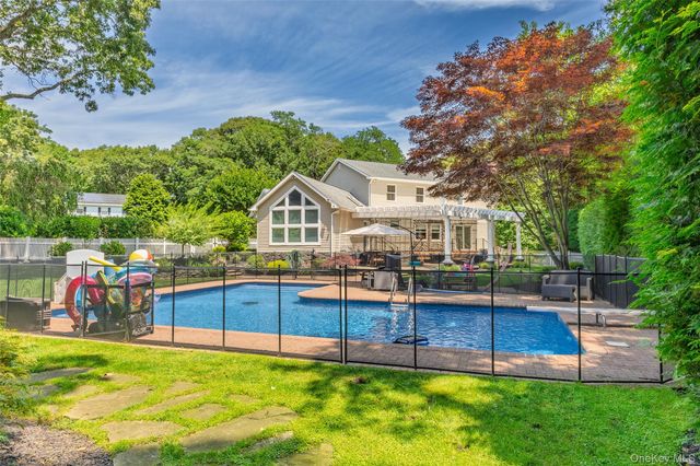 8 Quaker Hill Road, Stony Brook, NY 11790