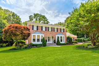 8 Quaker Hill Road, Stony Brook, NY 11790