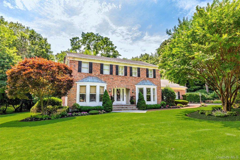 8 Quaker Hill Road, Stony Brook, NY 11790