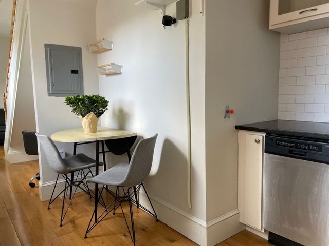 369 Tappan 20, Brookline, MA 02445