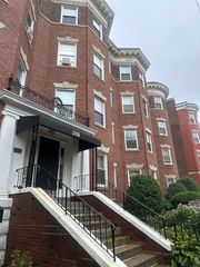 369 Tappan 20, Brookline, MA 02445