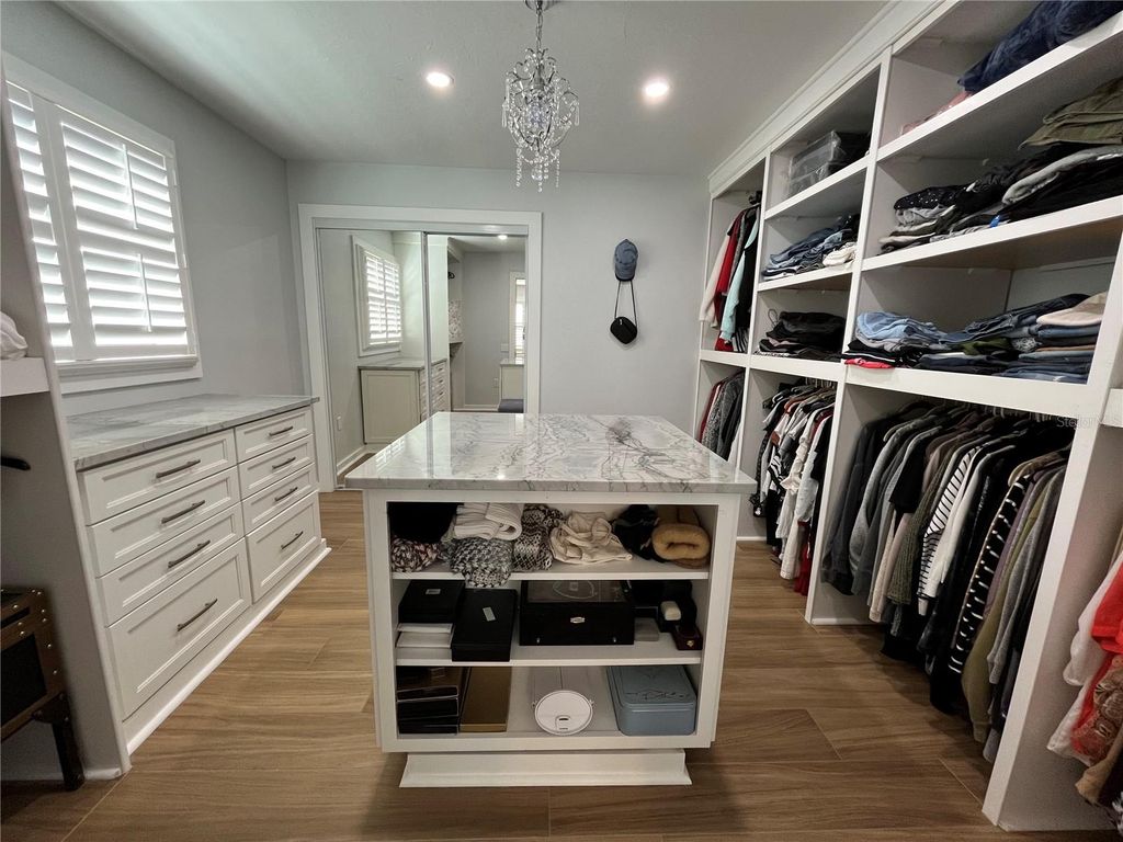 Image 13 of property listing at 15 GULF MANOR DRIVE, Venice, FL 34285