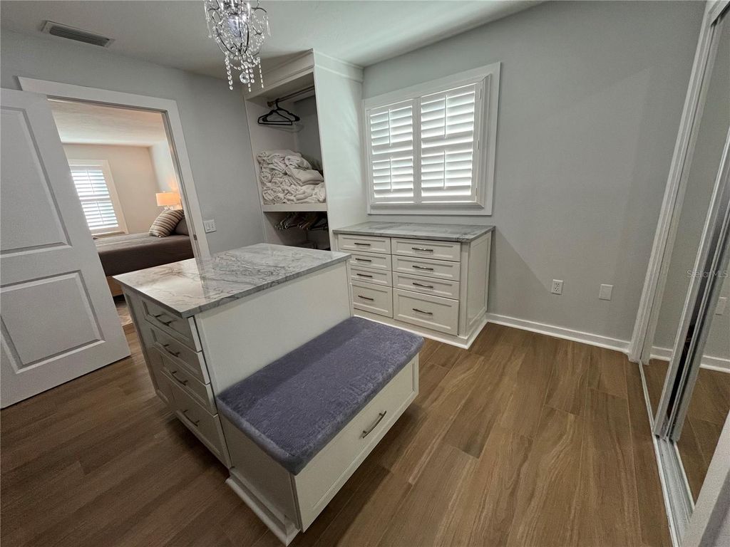 Image 14 of property listing at 15 GULF MANOR DRIVE, Venice, FL 34285