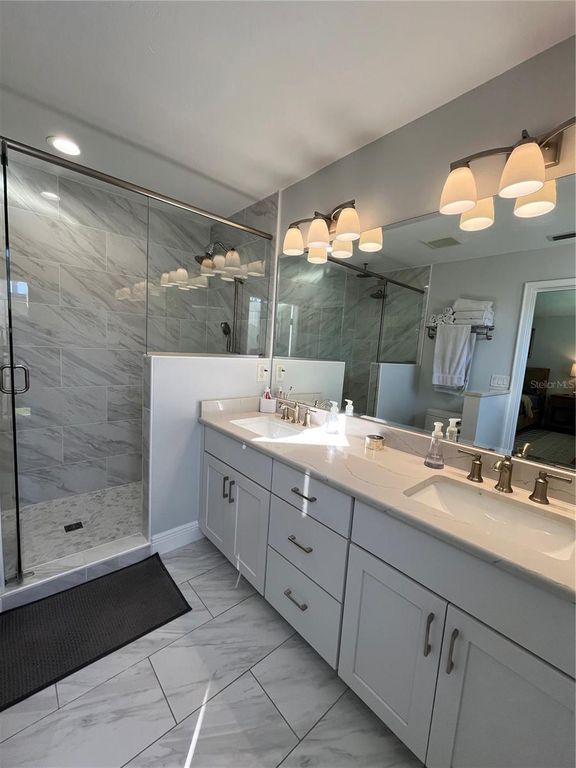 Image 16 of property listing at 15 GULF MANOR DRIVE, Venice, FL 34285