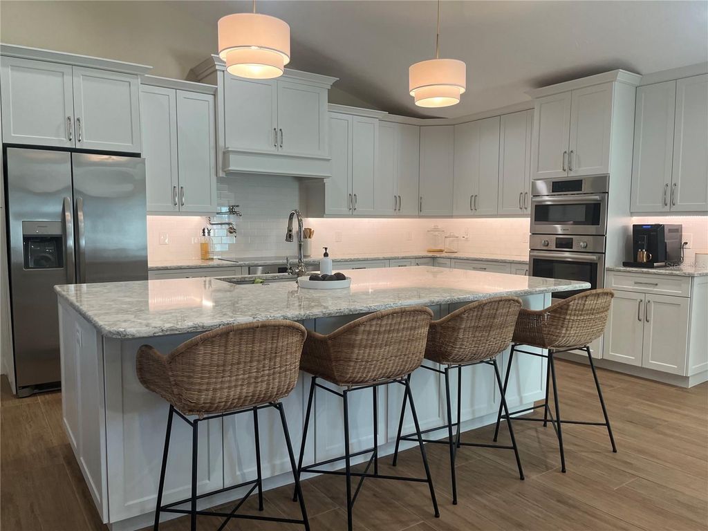 Image 22 of property listing at 15 GULF MANOR DRIVE, Venice, FL 34285