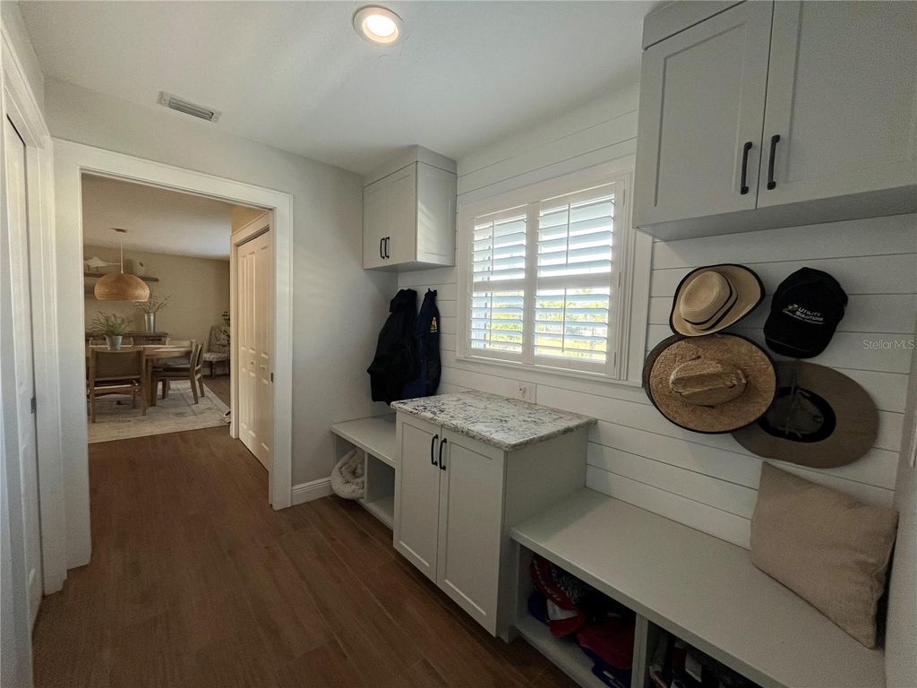 Image 27 of property listing at 15 GULF MANOR DRIVE, Venice, FL 34285