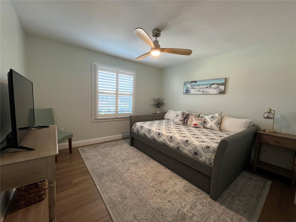 Image 32 of property listing at 15 GULF MANOR DRIVE, Venice, FL 34285