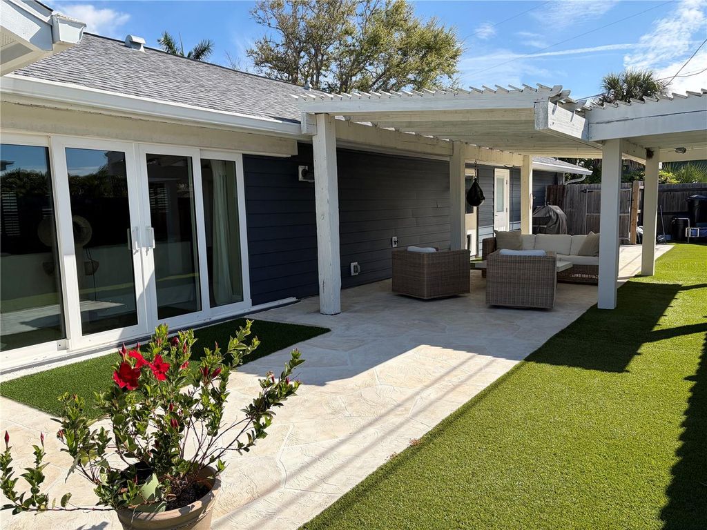 Image 45 of property listing at 15 GULF MANOR DRIVE, Venice, FL 34285