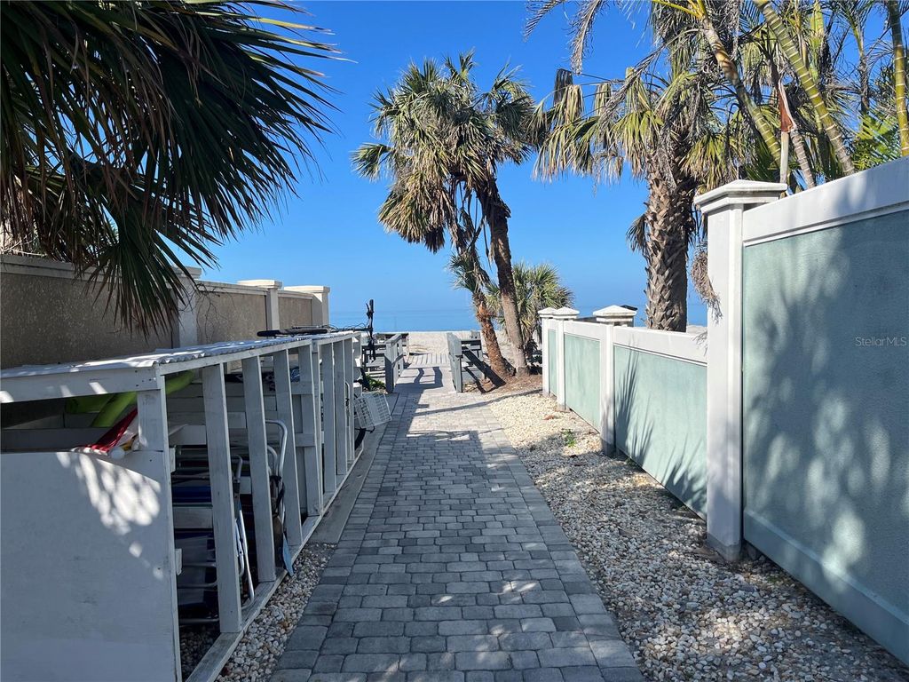 Image 51 of property listing at 15 GULF MANOR DRIVE, Venice, FL 34285