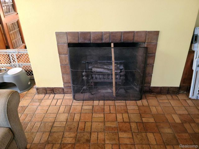 2475 Iroquois Street, Detroit, MI 48214