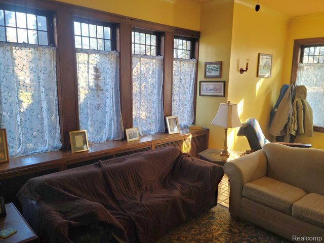 2475 Iroquois Street, Detroit, MI 48214