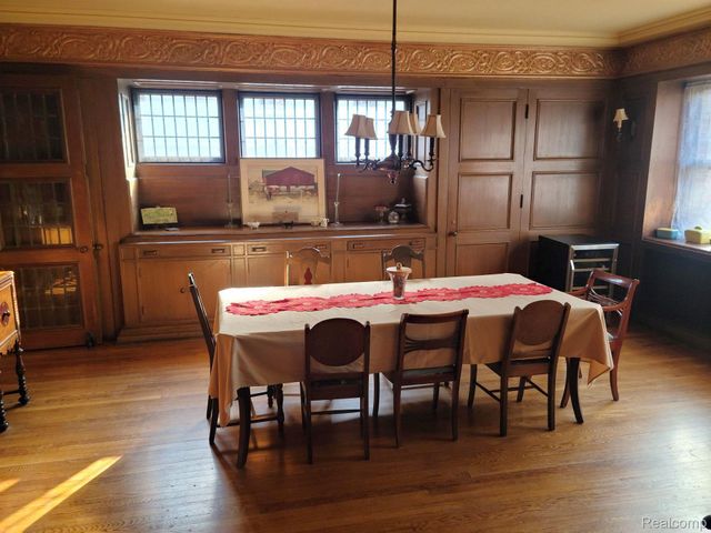 2475 Iroquois Street, Detroit, MI 48214