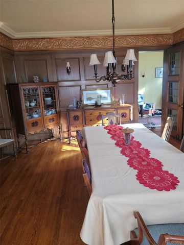 2475 Iroquois Street, Detroit, MI 48214