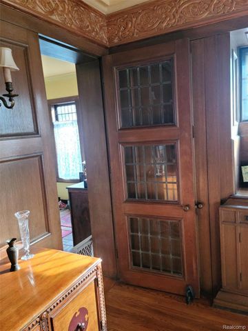 2475 Iroquois Street, Detroit, MI 48214