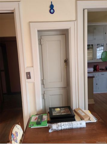 2475 Iroquois Street, Detroit, MI 48214