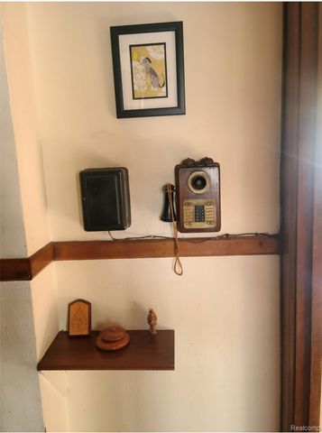 2475 Iroquois Street, Detroit, MI 48214