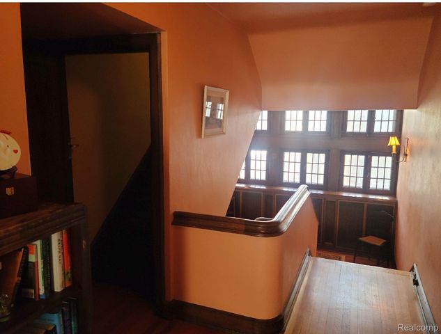 2475 Iroquois Street, Detroit, MI 48214