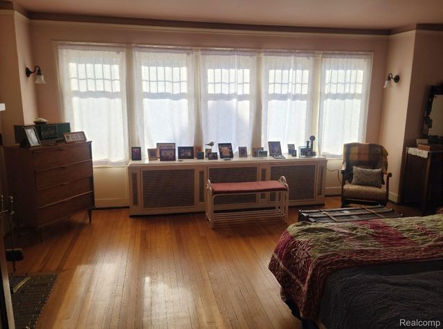 2475 Iroquois Street, Detroit, MI 48214