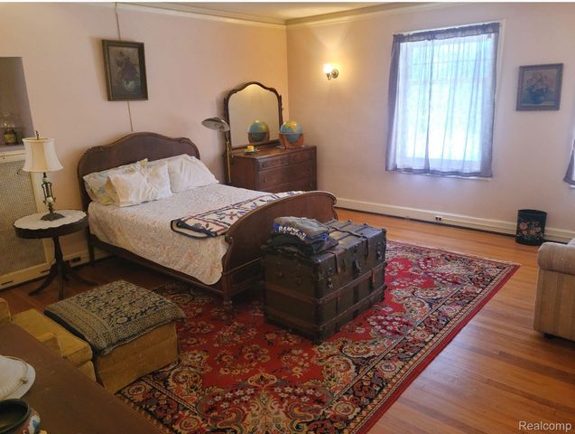 2475 Iroquois Street, Detroit, MI 48214