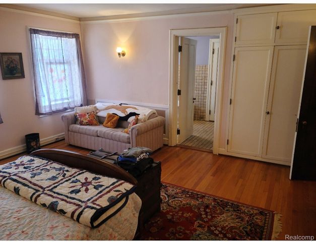 2475 Iroquois Street, Detroit, MI 48214