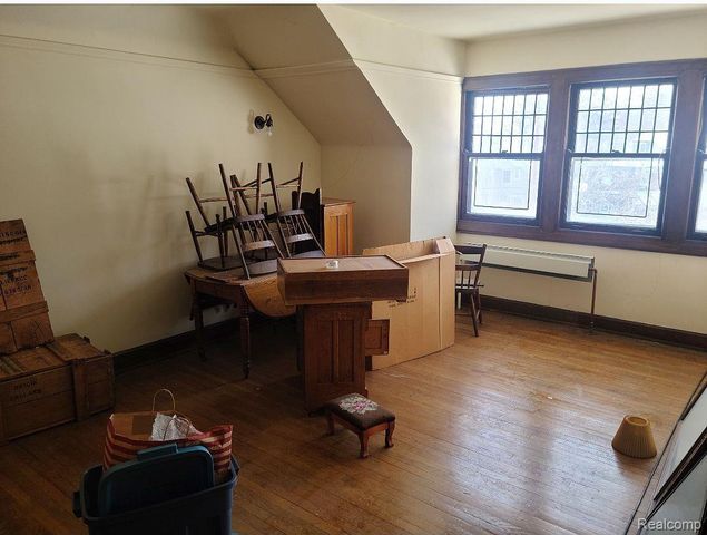 2475 Iroquois Street, Detroit, MI 48214