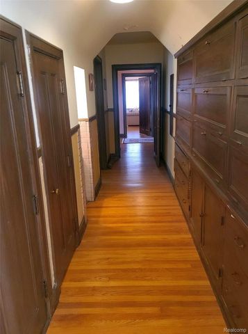 2475 Iroquois Street, Detroit, MI 48214