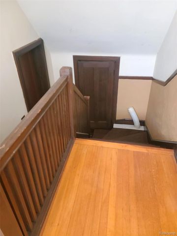 2475 Iroquois Street, Detroit, MI 48214