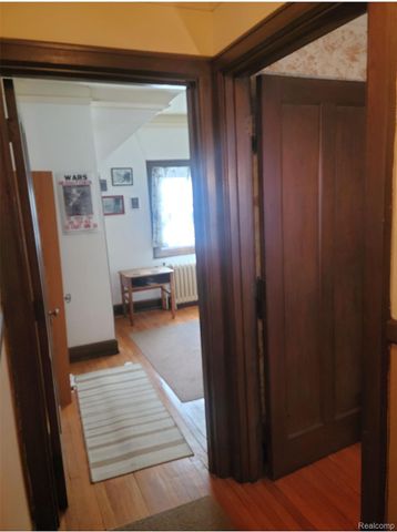 2475 Iroquois Street, Detroit, MI 48214