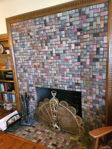 2475 Iroquois Street, Detroit, MI 48214