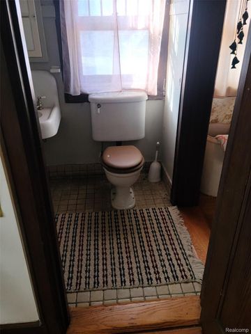 2475 Iroquois Street, Detroit, MI 48214