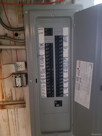 2475 Iroquois Street, Detroit, MI 48214