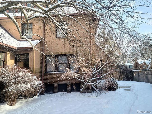 2475 Iroquois Street, Detroit, MI 48214