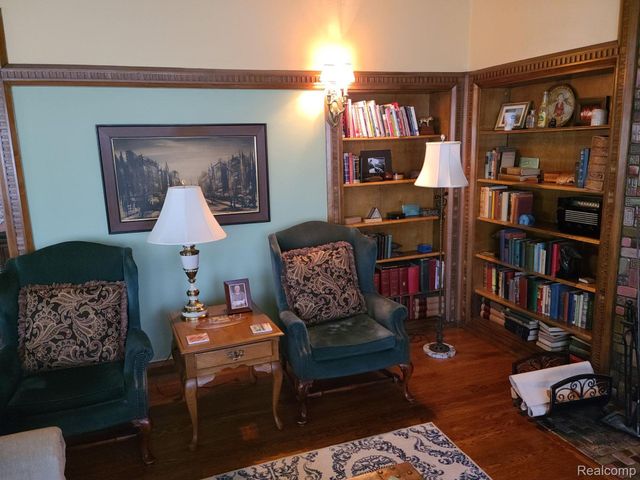 2475 Iroquois Street, Detroit, MI 48214